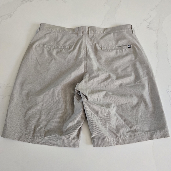 Travis Mathew Beck Shorts Khaki Casual Golf Travel Athletic Tan Beige Size 34 - Picture 7 of 8